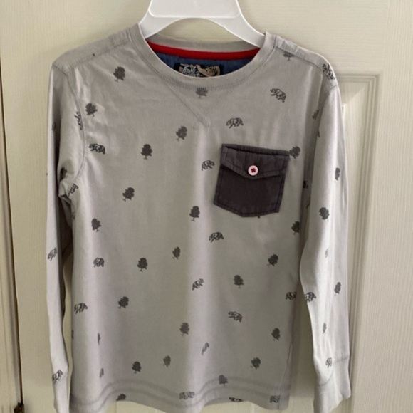 Long sleeve graphic tee boys size 6/7 - Picture 1 of 4